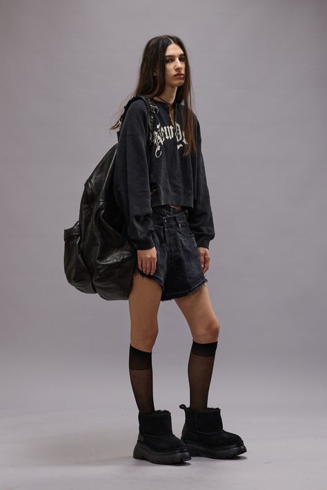 R13 Fall 2024 Ready-to-Wear Collection | Vogue Tomboy Femme, R13 Denim, Look Grunge, Chunky Cable Knit Sweater, Cropped Crewneck, Velvet Suit, New Rock, Fall 2024, Premium Denim