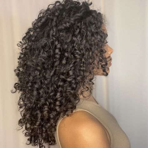 Long 3b Curly Hair With Bangs, Curly Haircut Back View, 3b Hair Layers, U Shape Curly Hair, Curly 3b Haircut, Medium Length 3b Curly Hair, Type 3b Curly Hair, U Shaped Curly Haircut, Curly Hair Cuts Volume