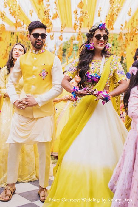 Haldi Dress For Couple Indian, Haldi Couple Outfits Indian, Latest Haldi Outfit For Groom, Latest Haldi Outfit For Bride And Groom, Haldi Outfits For Couple, Haldi Couple Outfits, Haldi Gown, Haldi Portrait, Latest Haldi Outfits