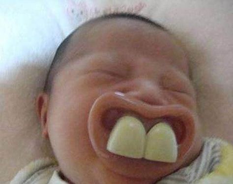 pacifier Funny Pacifiers, Funny Mugshots, Baby Faces, Goofy Pictures, 웃긴 사진, Very Funny Pictures, Funny Profile Pictures, Funny Reaction Pictures, Really Funny Pictures