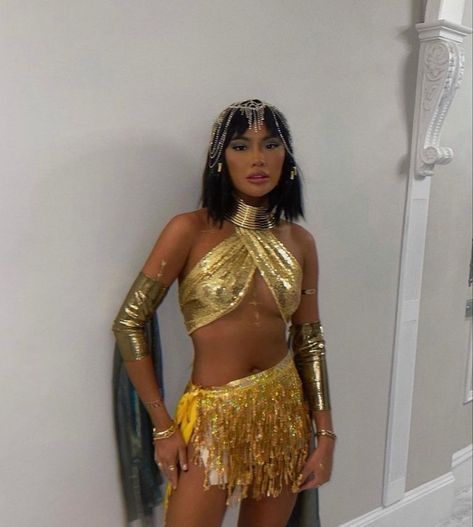 Halloween Rave Outfits, Goddess Halloween Costume, Goddess Halloween, Cleopatra Halloween, Halloween Rave, Hot Halloween Outfits, Hot Halloween, Pretty Halloween Costumes, Holloween Costume