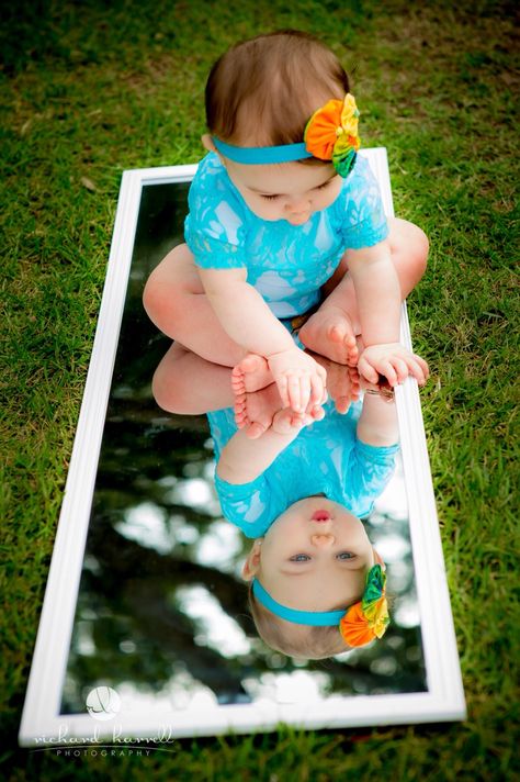 ¿Quién está al otro lado del espejo? #fotos #bebes Foto Newborn, Baby Fotografie, Baby Sitting, Toddler Photos, Toddler Photography, Adorable Babies, Baby Poses, Foto Baby, Foto Poses