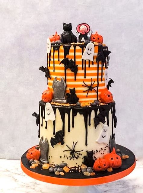 Halloween Two Tier Cakes, Vintage Halloween Cake Ideas, Halloween Cake 2 Tier, Halloween Cake Inspiration, 3 Tier Halloween Cake, Tiered Halloween Cake, Halloween Theme Cakes Ideas, 2 Tier Halloween Cake, Haunted House Cake Ideas