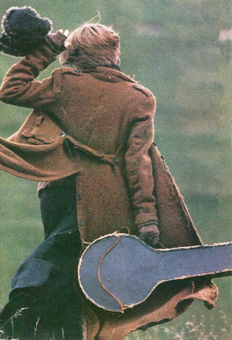 Pale Moon, Bohemian Lifestyle, Bob Dylan, Sound Of Music, Cool Stuff, Banjo, Hippie Style, Writing Inspiration, Pose Reference