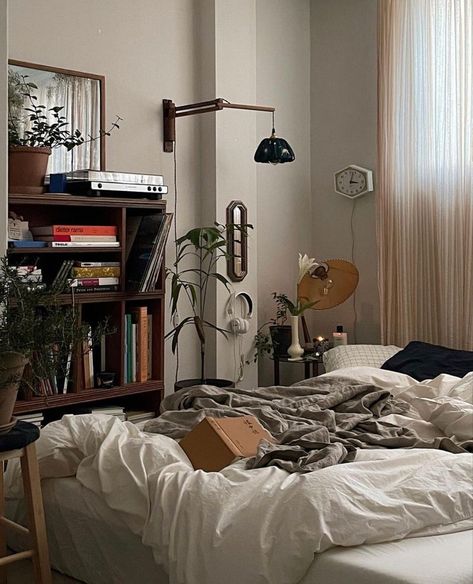 Deco Studio, Apartment Bedroom, Aesthetic Rooms, Decoration Inspiration, House Room, Apartment Inspiration, Cozy Room, Room Inspiration Bedroom, Room Ideas Bedroom