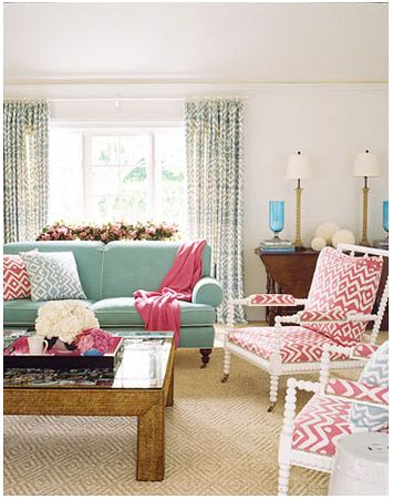 The fresh pink and aqua combination in this living room is really quite lovely (from House Beautiful) Aqua Living Room, Decor Color Schemes, Sala Grande, House Of Turquoise, Blue Living Room, Home Decor Color, Design Living Room, A Living Room, Home Fashion