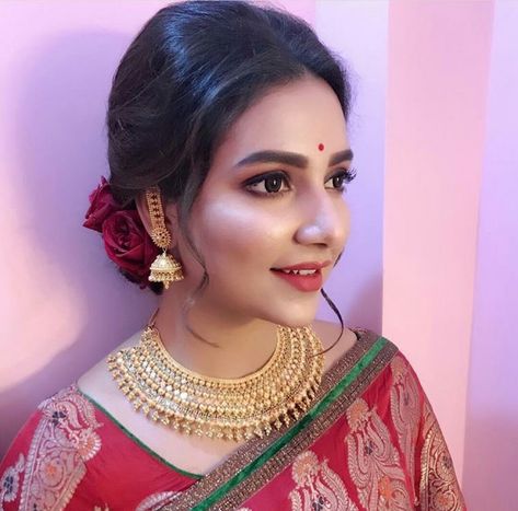 Bengali Hairstyle, Subhasree Ganguly, Wallpaper Best, Hair Style On Saree, Indian Bride Makeup, Bengali Bridal Makeup, Indian Wedding Bride, Bridal Hairdo, Gold Bridal Necklace