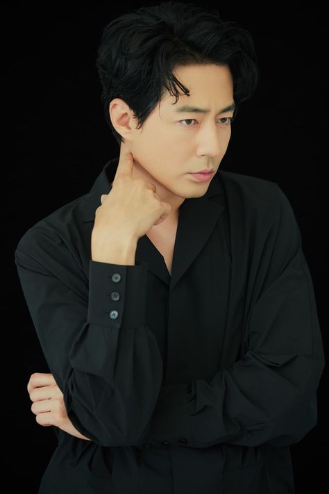 Jo In Sung On His New Film, Why He Doesn’t Use Social Media, His Friends Lee Kwang Soo And EXO‘s D.O., And More | Soompi Zo Insung, Zo In Sung, Lee Kwang Soo, Kwang Soo, Jo In Sung, Do Kyung Soo, Movie Releases, Variety Show, Korean Actors