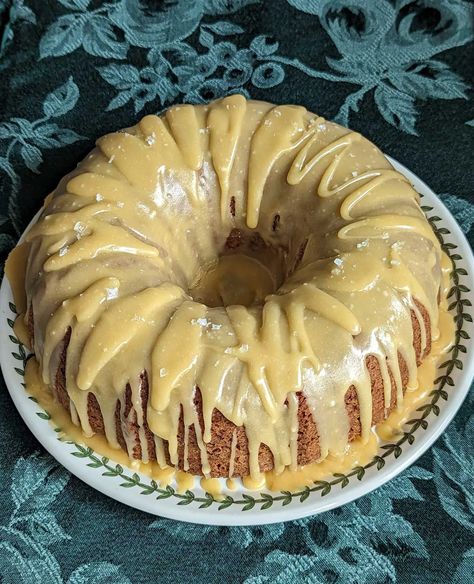 Pear Spiced Bundt Cake - Cookie Madness Pear Bundt Cake Recipe, Pear Bundt Cake, Spiced Bundt Cake, Caramel Icing Recipe, Cake With Caramel Icing, Fall Tea, Pear Puree, Spiced Almonds, Cake With Caramel