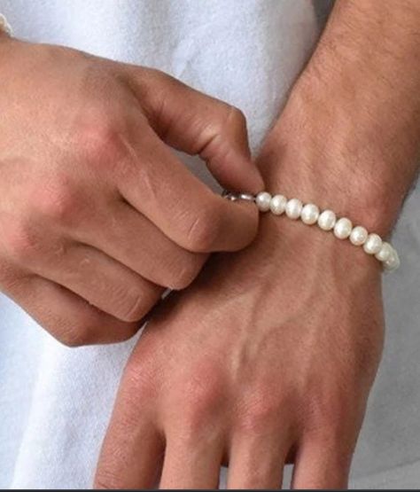 Mens Bracelet Aesthetic, Mens Pearl Bracelet, Bracelet Aesthetic, Girly Bracelets, Pearl Bracelet, Jewelry Ideas, Live Lokai Bracelet, Mens Bracelet, Mens Accessories