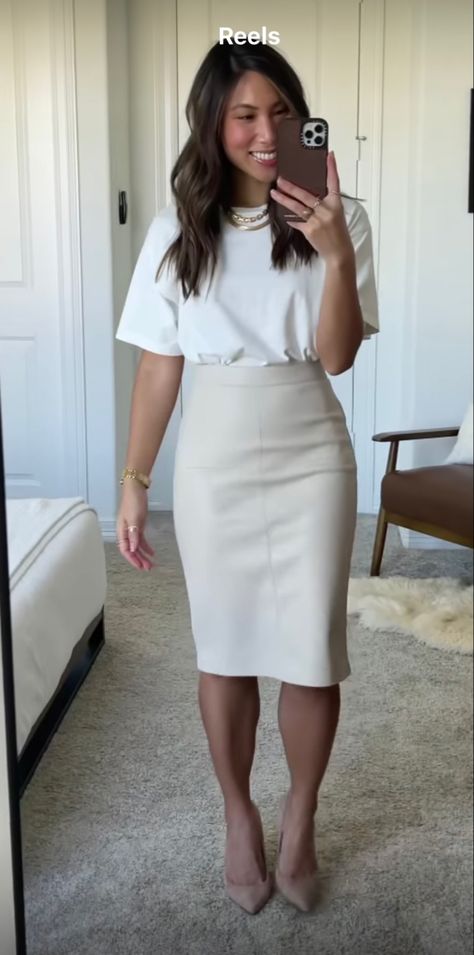 Professional Work Dresses, Work Outfits Women Pencil Skirt, Law Clerk Outfit Work Wear, Outfits For Bank Jobs, Women Business Dress, Business Casual Skirt Outfits For Women, Pencil Skirt Outfit Ideas, Work Outfits Skirt, Business Casual Skirts