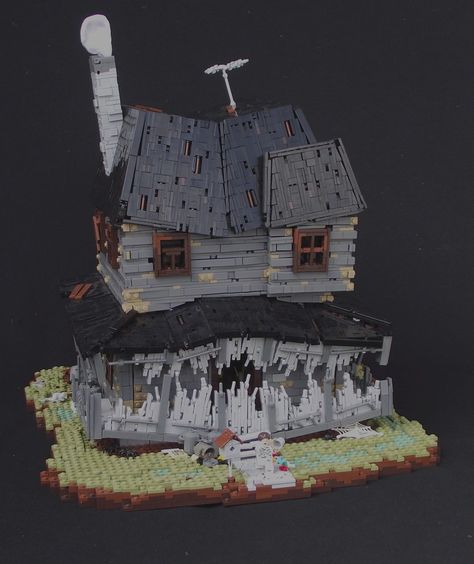 Monster House | After revisiting some old Halloween movies, … | Flickr Lego Structures, Harry Potter Advent Calendar, Lego Halloween, Lego Sculptures, Creepy Houses, Micro Lego, Lego Display, Lego People, Lego Games