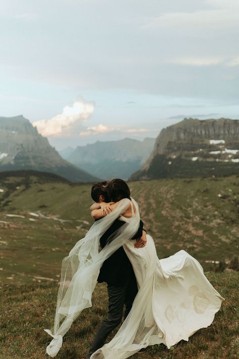 For this couple’s wedding, they got the best of both worlds. They had the unique opportunity of having a traditional wedding followed by an elopement adventure! Their dream had always been to elope in the mountains, so we did it! I’m thankful every day for the opportunity to capture adventures like this couple’s Glacier National Park wedding story. #glaciernationalpark #glaciernationalparkphotography #glaciernationalparkelopement #montanaelopementideas Dreamy Mountain Wedding, Weddings In The Mountains, Elopement In Mountains, Banff National Park Wedding, Elopement In The Mountains, Unique Elopement Photos, Meadow Elopement, Vail Elopement, Elopement Mountains