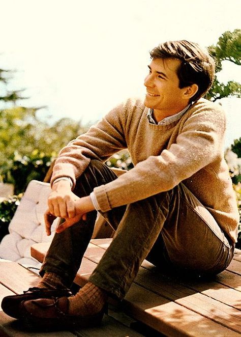 Socks And Jeans, Ivy Look, Norman Bates, Preppy Men, Preppy Mens Fashion, Anthony Perkins, Ivy League Style, Ivy Style, Brown Jeans