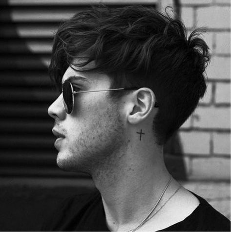 Messy Haircut, Cross Tattoo For Men, Thick Wavy Hair, Wavy Hair Men, Wavy Haircuts, Haircut Inspiration, كريستيانو رونالدو, Cross Tattoo, Hair Haircut