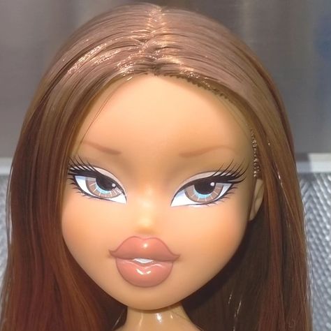 @s__030__b • Instagram photos and videos Brown Skin Bratz Doll, Bratz Doll Makeup, Bratz Makeup, Girly Graphics, Ariana Grande Drawings, Brat Doll, Bratz Girls, Barbie Makeup, Doll Aesthetic