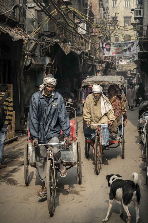 Street Photography People, Social Photography, City Streets Photography, India Street, City Life Photography, Local Photography, Composition Painting, Human Figure Sketches, Html Website