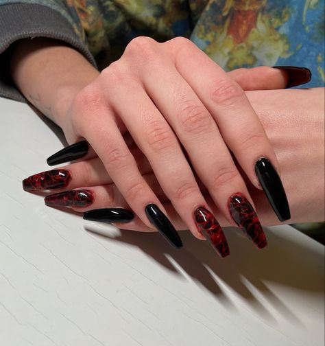 Black Red Goth Nails, Red And Black Aesthetic Nails Acrylic, Black Nails Elegant Classy, Black And Irridescent Nails, Nail Inspiration Red And Black, Red Or Black Nails, Goth Nails Black And Red, Nails Inspo Red And Black, Red And Black Nails Design Coffin Simple