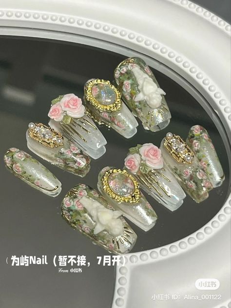 xiaohongshu nail art Nail Inspo Creative, Bridgeton Nails, Rococo Nails, Victorian Nails, Fantasy Nail Art, Baroque Nails, Xiaohongshu Nails, Fake Nails Designs, Art Deco Nails