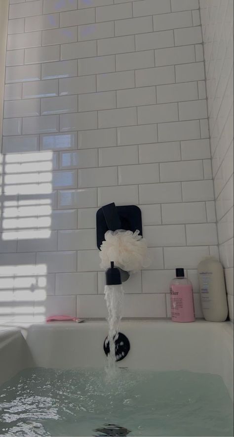 Aesthetic Loofah, Washing Your Face Aesthetic, Shower Loofah Aesthetic, Philosophy Aesthetic Body Wash, Method Body Wash Aesthetic, Loofah Aesthetic, Philosophy Body Wash Aesthetic, Washing Hair Aesthetic, Washing Face Aesthetic