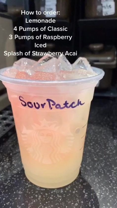 Sour Patch Drink, Starbucks Copycat Recipes Drinks, Starbucks Drink Menu, Starbucks Secret Menu Recipes, Fun Drink Recipe, Cold Starbucks Drinks, Starbucks Drinks Diy, Secret Starbucks Recipes, Iced Starbucks Drinks