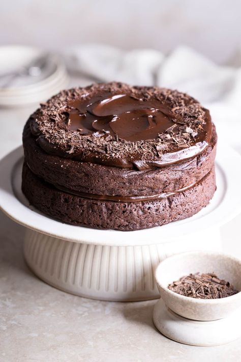 Vegan Sweet Potato Chocolate Fudge Cake Recipe - Real Food Healthy Body Vegan Sweet Potato Chocolate Cake, Chocolate Sweet Potato Cake, Sweet Potato Chocolate Cake, Potato Chocolate Cake, Uni Meals, Avocado Frosting, Chocolate Fudge Cake Recipe, Fudge Cake Recipe, Fudgy Cake