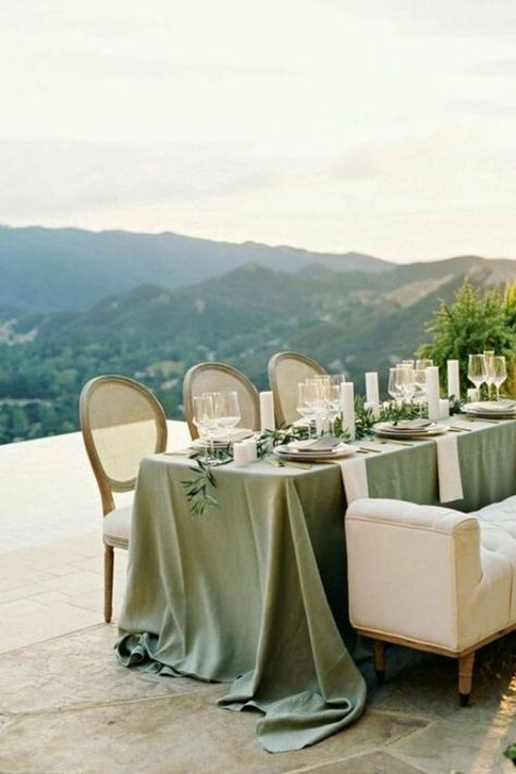 Green Table Settings, Sage Green Wedding Colors, Olive Green Weddings, Green Wedding Inspiration, Fall Wedding Color Palette, Deco Champetre, Wedding Color Combos, Green Tablecloth, Tafel Decor