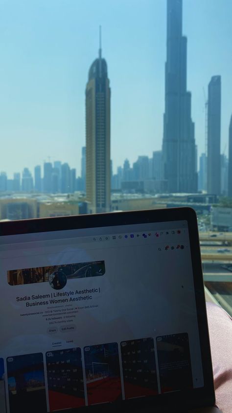 Business Women Aesthetic, Luxury Lifestyle Aesthetic, Dubai Business, Dubai Luxury, Women Aesthetic, Dubai Hotel, Vision Board Manifestation, Luxury Business, Burj Khalifa