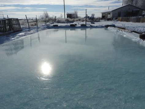 Backyard Ice Rink Ideas, Diy Outdoor Ice Rink, Diy Ice Rink Cheap, Homemade Ice Rink, Diy Ice Rink Backyard, Diy Skating Rink, Backyard Ice Rink Diy, Diy Ice Skating Rink, Diy Ice Rink