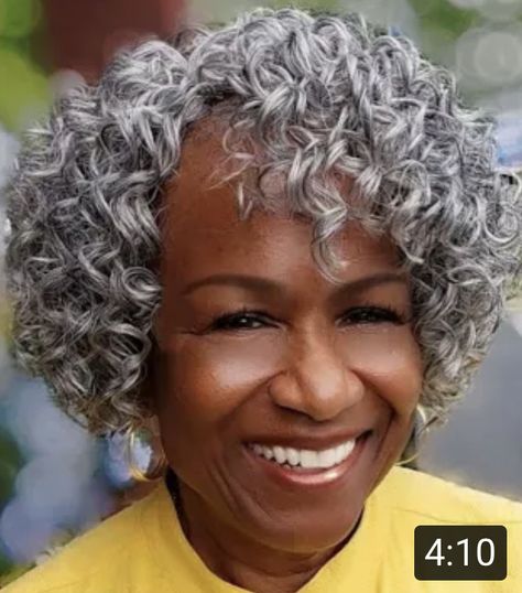 Curly Crochet Styles, Freetress Gogo Curl, Crochet Hair Styles Freetress, Short Crochet Braids, Cabello Afro Natural, Crochet Hairstyles, Grey Curly Hair, Curly Crochet Hair Styles, Gorgeous Gray Hair