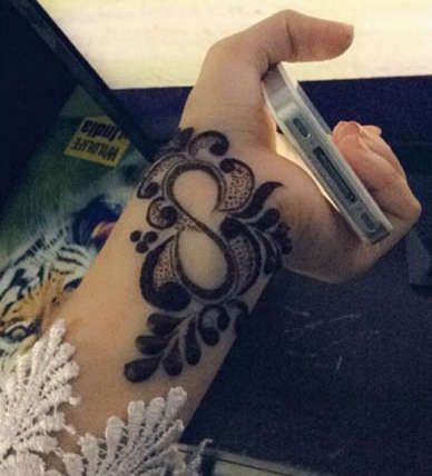 Bold S Letter Mehndi Design S Letter Mehndi, Letter Mehndi Designs, Short Mehndi Design, Floral Henna Designs, Mehndi Designs 2018, Bridal Lehenga Designs, Rose Mehndi Designs, Mehndi Design Pictures, Modern Mehndi Designs