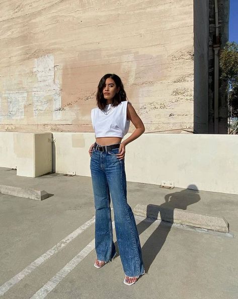 9 Wide-Leg-Jeans Outfits We're Copying This Fall | Who What Wear Wide Leg Jeans Outfit Fall, Wide Leg Jeans Outfit Ideas, Wide Leg Jean Outfits, Wide Leg Jeans Outfits, Wide Leg Outfit, Baggy Jeans For Women, Jeans Outfit Ideas, Flare Jeans Style, Wide Leg Jeans Outfit