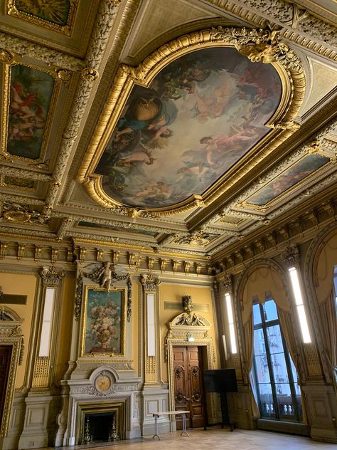 1800 Paintings, Pastel Castle, Palace Ceiling, Mallorca Villa, Royal Interior, Classic Room, Paint Decoration, Luxury Ceiling Design, Castle Rooms