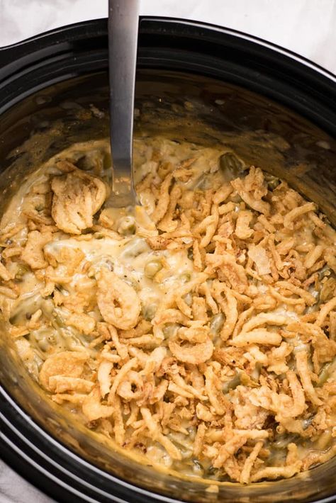 Crockpot Green Bean Casserole with Cheese, great recipe. I might do a little less garlic powder, some fresh mushrooms and onions in it and a little more cheddar next time. Casserole Crock Recipes, Crockpot Green Bean Casserole, Crockpot Green Beans, Green Bean Casserole Crock Pot, Casserole Crockpot Recipes, Slow Cooker Green Beans, Homemade Green Bean Casserole, Casserole Crockpot, Green Bean Casserole Easy