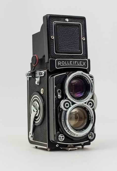 Rolleiflex Camera, Fotocamere Vintage, Photography Studio Design, Instagram Grid Design, Pop Art Images, Antique Cameras, Diane Arbus, Space Photography, 35mm Photography