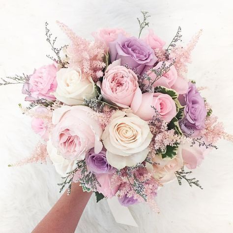 Wedding Flower Guide, Flower Company, Pink Wedding Flowers, Pink And White Flowers, Bride Bouquets, Bridal Flowers, Flower Bouquet Wedding, Purple Wedding, Instagram Foto