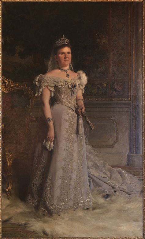 Queen Of Netherlands, Coronation Robes, Queen Wilhelmina, Dutch Queen, Fashion Timeline, Jewellery Maker, 1890s Fashion, Dutch Royalty, Court Dresses