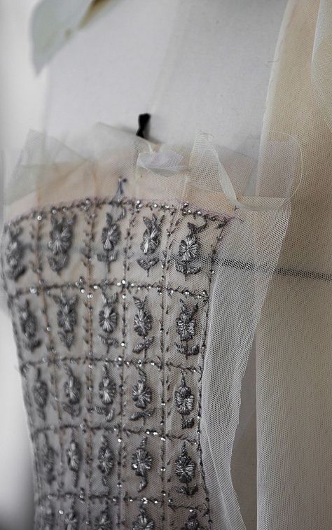 Embroidery Haute Couture Details, Dior Haute Couture Dress, Runway Embroidery, Detail Couture, Night Gown Dress, Haute Couture Embroidery, Fashion Runway Show, Luxury Pret, Creative Textiles