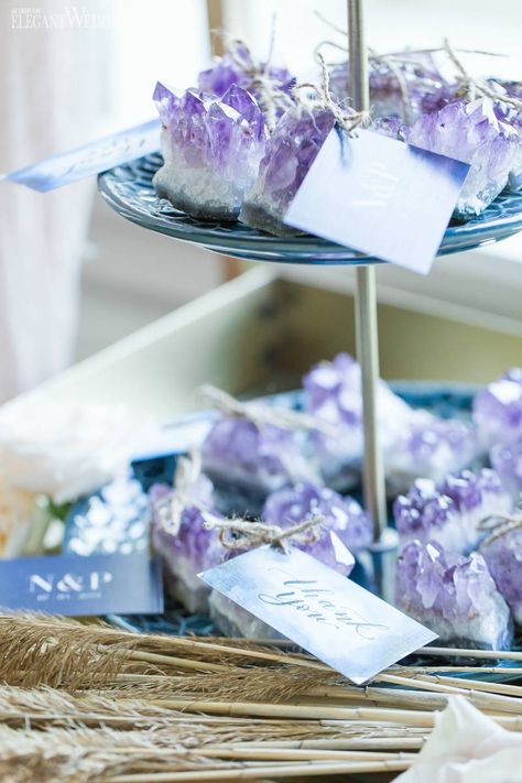 Crystals As Wedding Favors, Moon Wedding Favors, Space Bridal Shower Theme, Crystals Party Theme, Crystal Party Favors, Celestial Party Favors, Geode Wedding Decor, Celestial Bridal Shower Ideas, Crystals At Wedding