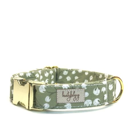 Green floral dog collar, green dog collar, cute puppy collar, girl dog collar, boy dog collar, small dog collar, daises pet collar Tiny Dog Collars, Cute Dog Collars For Boys, Puppy Collar Aesthetic, Puppy Collars Girly, Aesthetic Dog Collar, Dog Collar Aesthetic, Boy Dog Collars, Pretty Dog Collars, Collars For Dogs