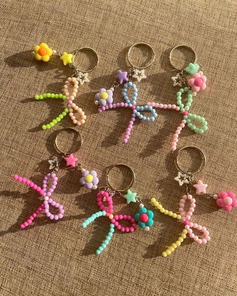 All Posts • Instagram Anting Manik, Phone Accessories Diy, Beading Jewelery, Bead Charms Diy, Beaded Necklace Diy, Diy Bracelet Designs, Easy Diy Jewelry, Phone Charms, Beads Bracelet Design