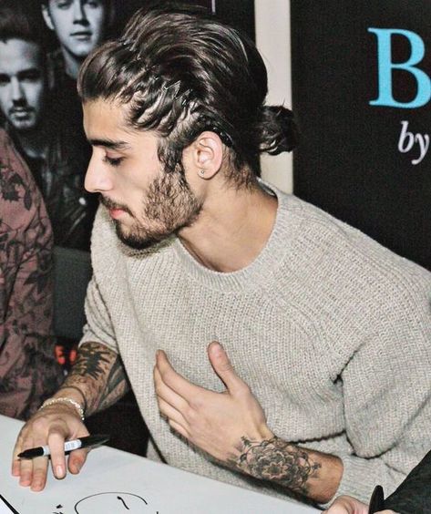 Boys Hair Band, Hairstyles Zayn, Fanfic Recs, Boy Headbands, Fine Hair Men, Zayn Malik Hairstyle, Zayn Malik Style, Zayn Malik Photos, Androgynous Hair