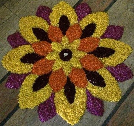 Pookolam Design, Rangoli Designs With Flowers Petals, Rangoli Designs With Flowers, Onam Pookalam Design, Onam Pookalam, Poo Kolam, Pookalam Design, Simple Flower Rangoli, Flower Petal Art