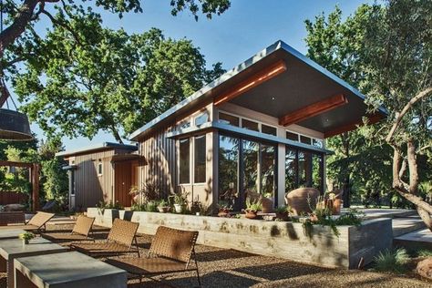 1100 Sq. Ft. Modern Prefab Home in Napa, CA Photo - Love this house & floorplan - Wish I could move right in! Stillwater Dwellings, Extension Veranda, Prefab Home, 1000 Sq Ft, Modern Prefab Homes, Napa Ca, Casa Container, Modern Tiny House, Prefab Homes