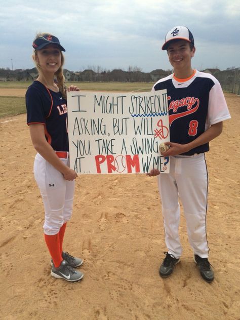 Softball Promposal, Baseball Promposal, Aesthetic Promposal, Prom Posals, Prom Proposal Ideas, Formal Proposals, Prom Pictures Group, Cute Promposals, School Dance Ideas