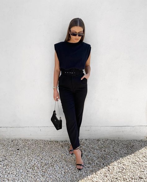 Muscle Tee Outfits, Outfit Elegantes, Lace Top Dress, Sunday Monday, Outfits 2023, Street Style Trends, Looks Black, All Black Outfit, Maxi Dress Green