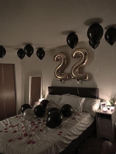 Simple Birthday Surprise, Simple Birthday Decoration, Birthday Room Surprise, Boyfriends Birthday Ideas, Birthday Surprises For Him, Surprise Birthday Decorations, Birthday Room, Birthday Room Decorations, Birthday Surprise Boyfriend