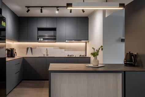 20 Designs For EVERY Kitchen Layout, From Galley to L-Shaped L Shape Kitchen Design Modern, L Shape Kitchen, L Shape Kitchen Design, Kitchen Bar Design, Cleaning Cabinets, L Shaped Kitchen, U Shaped Kitchen, Mini Kitchen, Kitchen Units