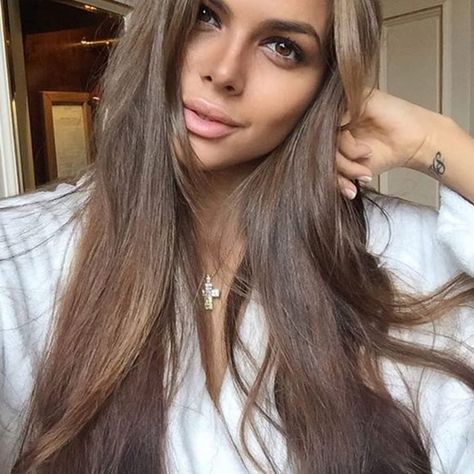 Tendencias 2018 en tintes de cabello para morenas Light Ash Brown Hair Color, Light Ash Brown Hair, Ash Brown Hair Color, Brown Hair Shades, Ash Brown Hair, Ash Hair Color, Bright Hair Colors, Hair Color Light Brown, Beautiful Hair Color