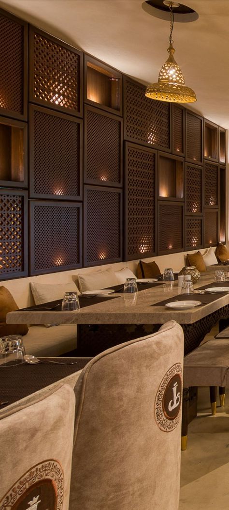 Restaurant Sitting Design, High End Indian Restaurant, Syrian Restaurant Design, Restaurant Interior Design Indian, High End Restaurant Design, Arabian Restaurant Interior Design, Luxury Restaurant Interior Fine Dining, Restaurant Interior Design Luxury, Restaurant Partition Design